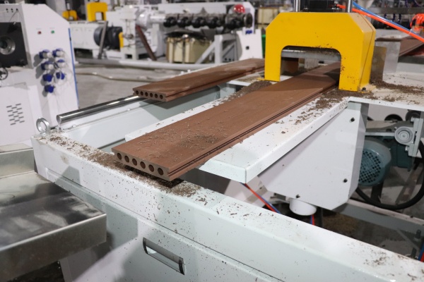 Produção de perfis WPC: guia completo para fabricação de compostos de madeira-plástico