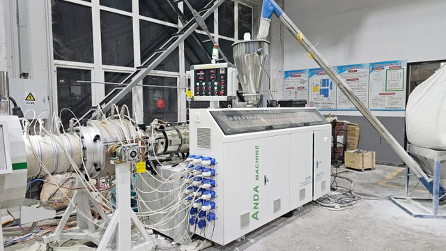 Linha de produção de máquina para fabricação de tubos de PVC de alta eficiência