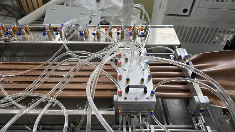 M&aacute;quina de painel de intradorso, linha de produ&ccedil;&atilde;o de scoffit 