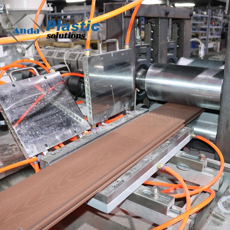 WPC Perfil Decking Making Machine Production Line