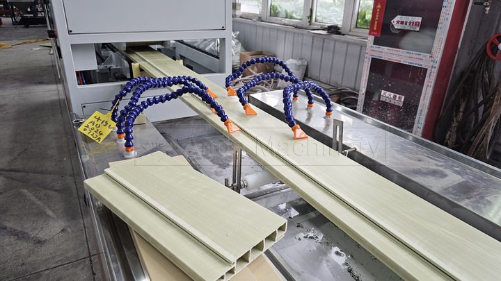 Pre&ccedil;o da m&aacute;quina da moldura da porta WPC