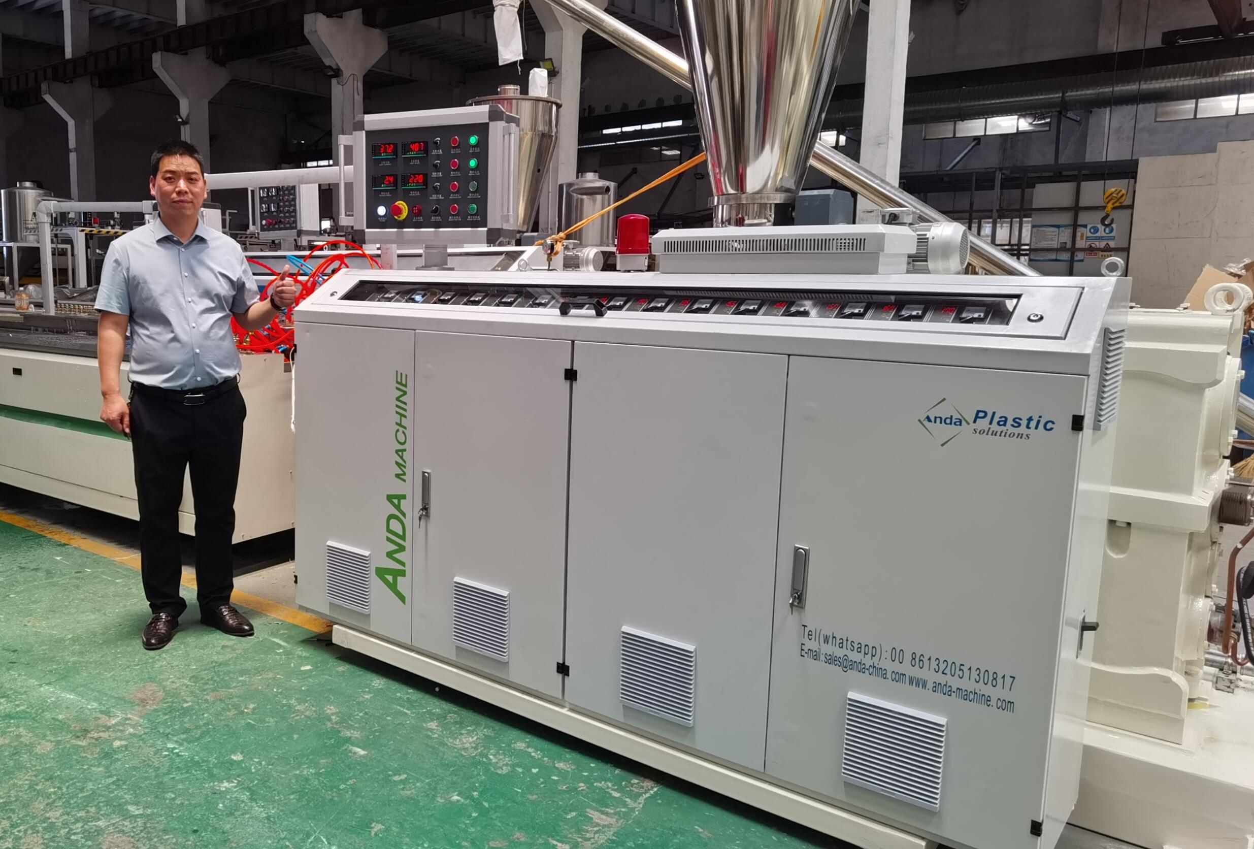 m&aacute;quina de moldura de porta wpc