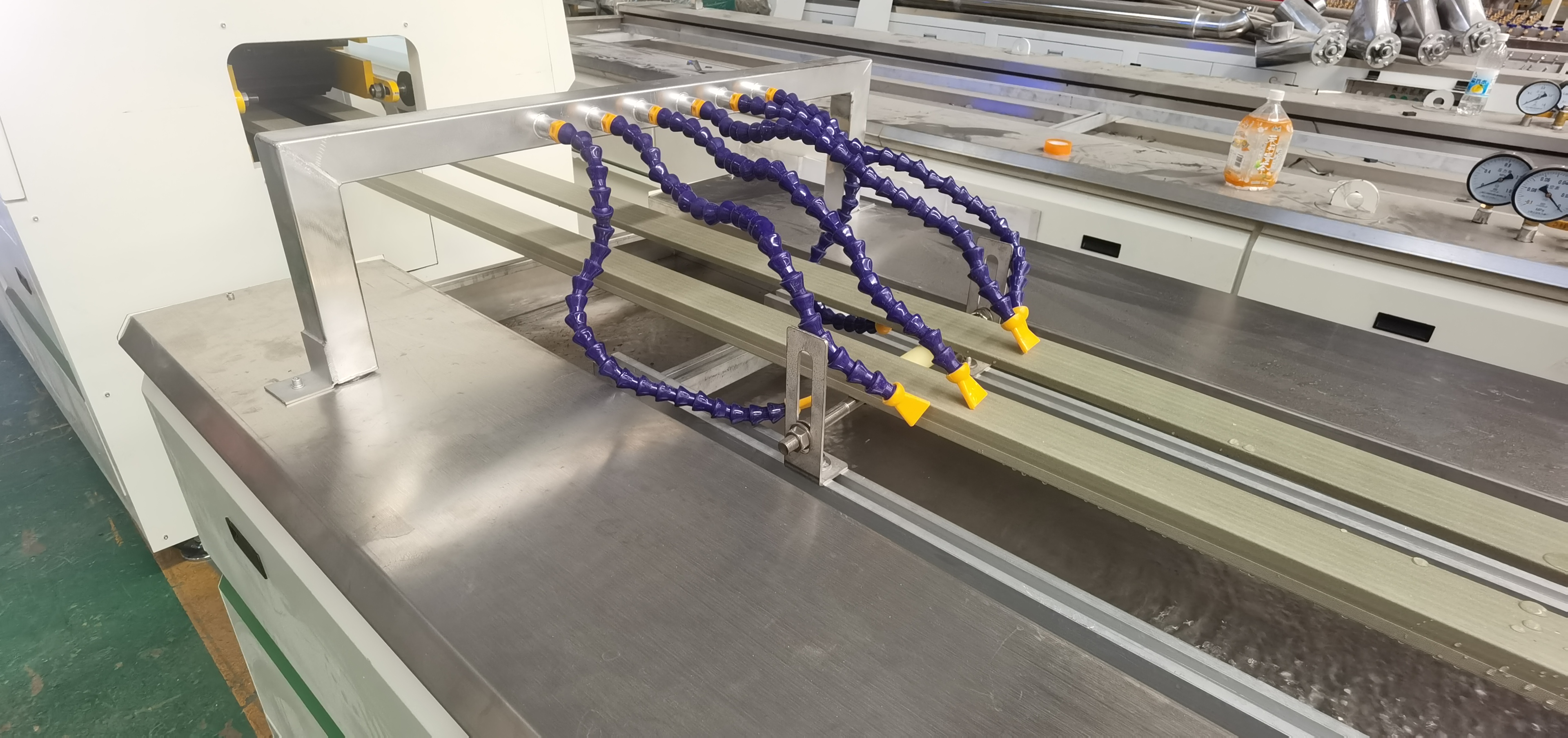  Linha de produ&ccedil;&atilde;o da estrutura da porta WPC