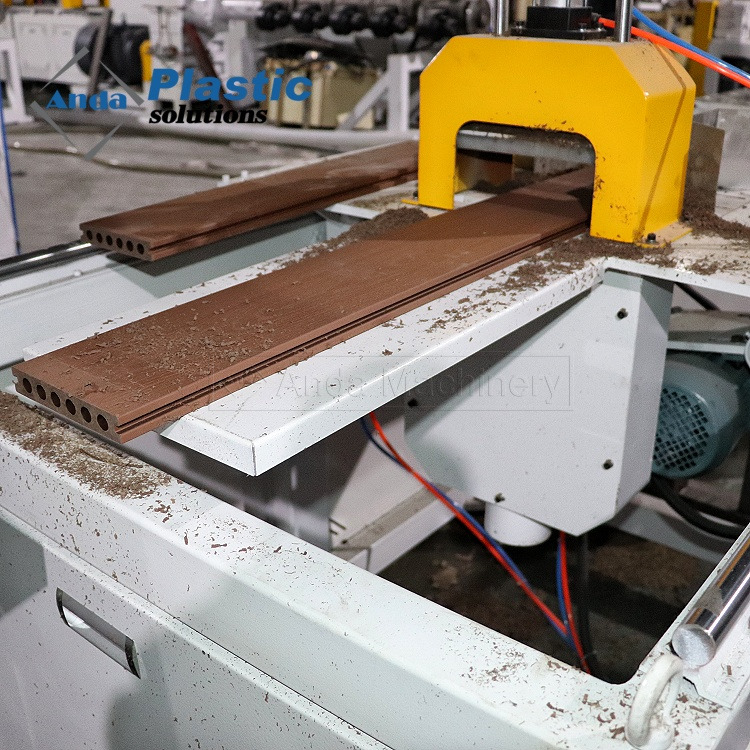 WPC Perfil Decking Making Machine Production Line